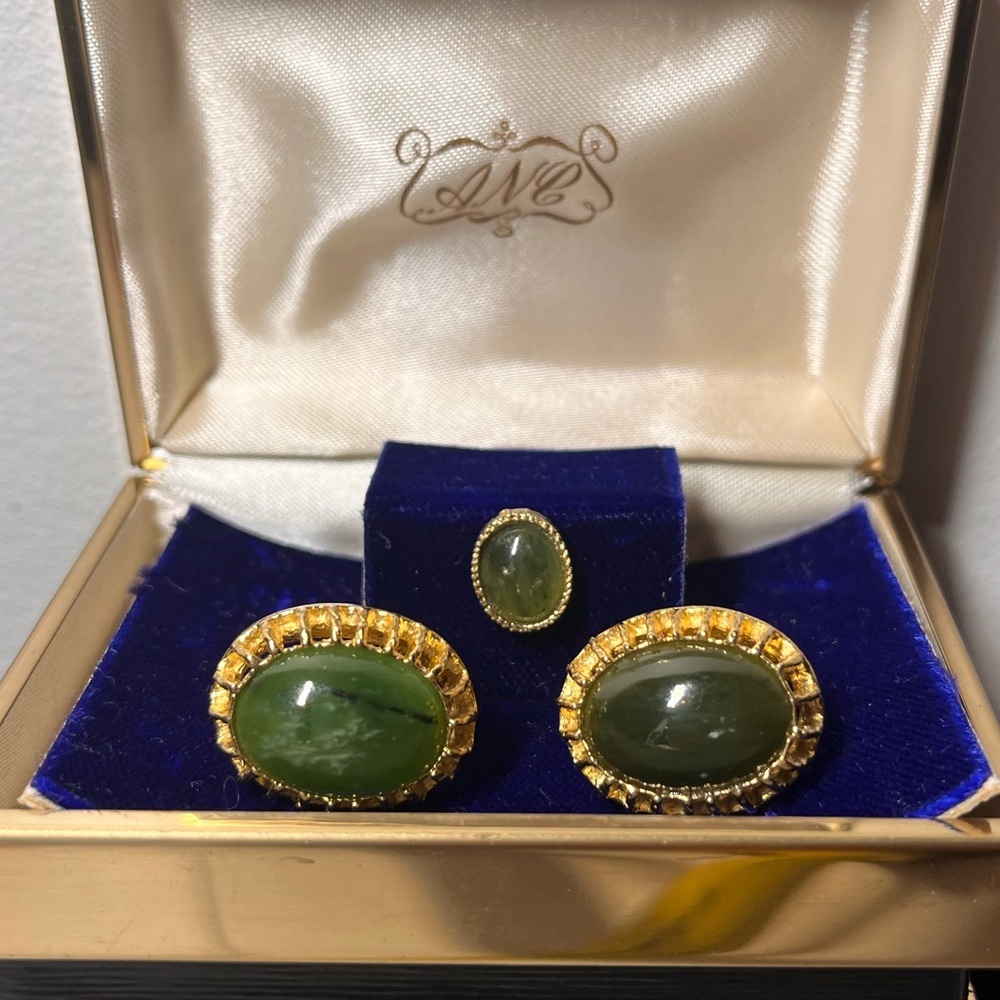 Vintage ANC cufflinks and type pen. Green stone. Classic. Like new. Box included